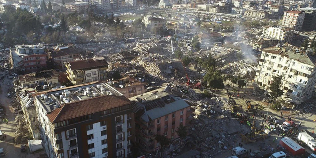 Tüm Devletler Deprem Bölgelerine Yardım Eli Uzatmalı!