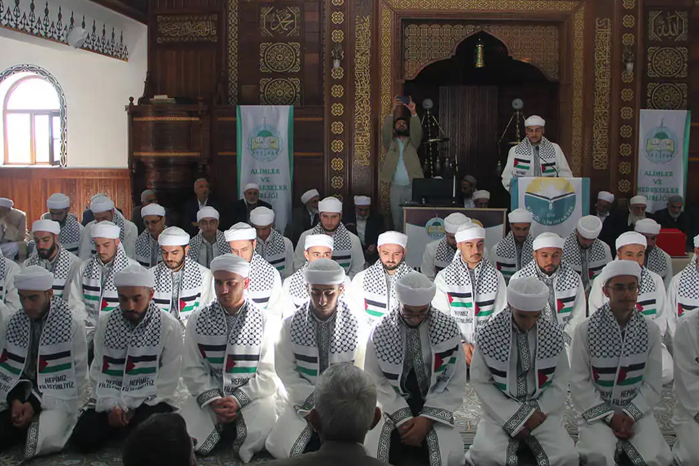 Bingöl’de Mezun Olan Talebelerimiz İcazetlerini Aldı   